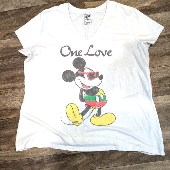 COPY - Old Navy Disney Mickey Mouse V Neck Tee shirt.. Women's XXL. V Neck. - Picture 1 of 4